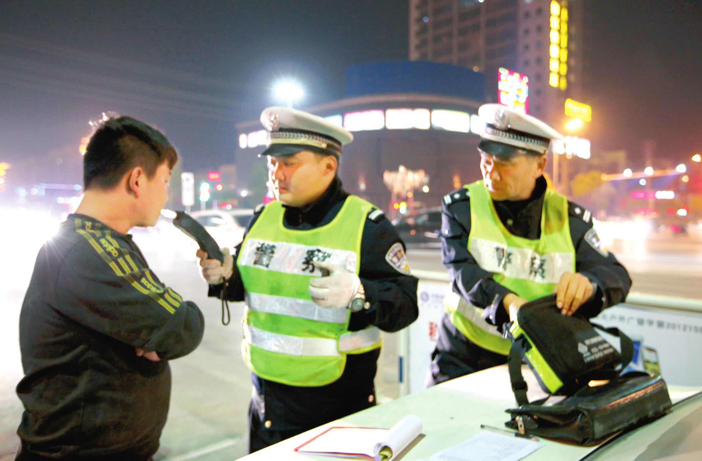 记分罚款扣驾照！枣庄交警实名曝光126名“酒司机” 