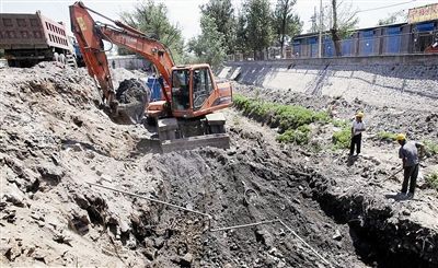 枣庄城区防汛清淤全面展开 涵盖市区30余条道路