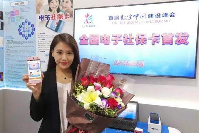自从撤市设区之后, 即墨发展明显步入了快车道。 鳌山卫、创智新区、通济新区等区域亮点频出, 而主城区的旧城改造步伐也明显提速。 此前 据权威消息, 即墨城区东部片区, 即古城以东已经列入拆迁范围, 该区域属于潮海街道, 拆迁范围:西起东关街,东至204国道, 北到蓝鳌路、南至墨水河北岸。 涉及7个村庄1个居委会, 一共是4032户居民,拆迁面积大约1200亩。 从潮海街道了解到, 即墨东关片区拆迁时间大概是18年上半年。 近日,即墨环秀街道也有了大动作, 两个旧村将启动搬迁改造。 4月18日上午, 环