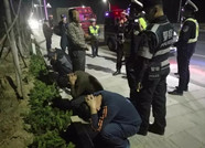 潍坊：疯狂！为省过路费暴力冲撞收费站，6人被拘留