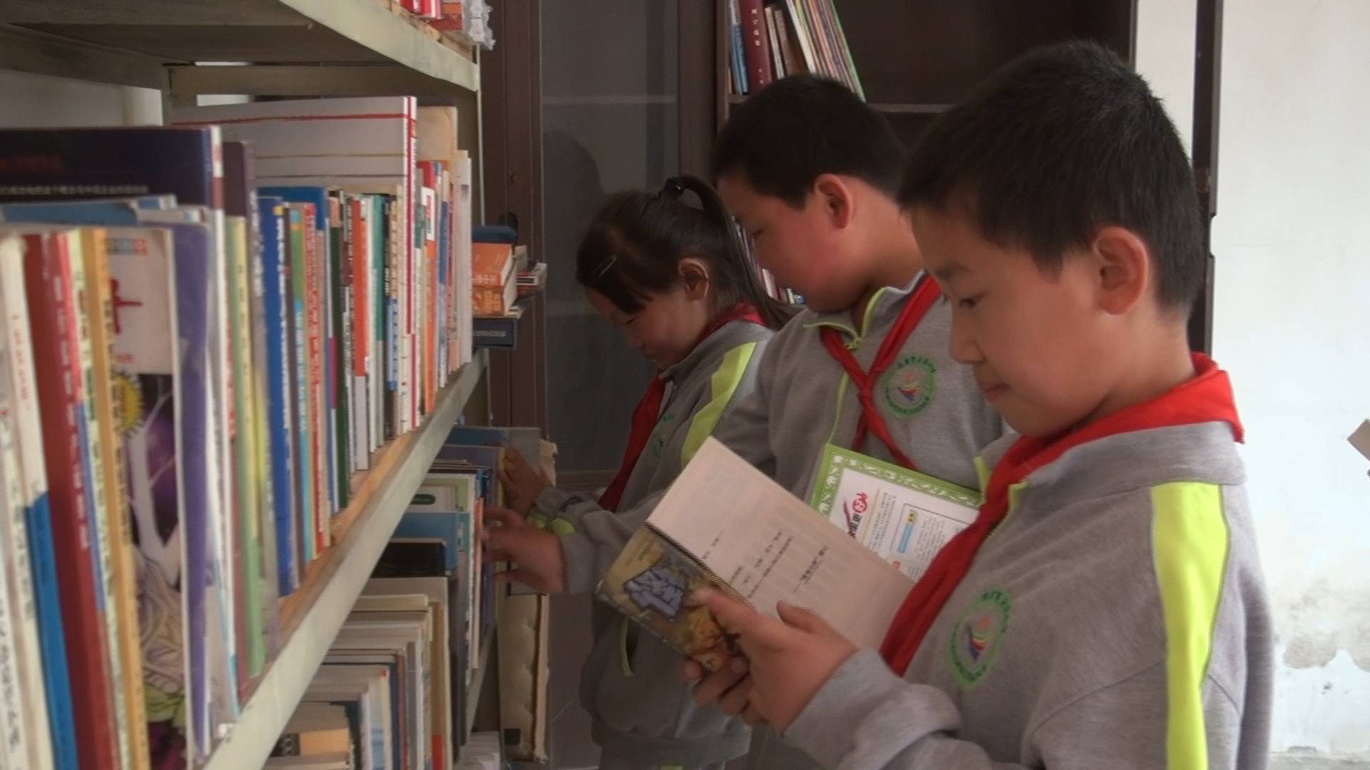 暖心！为了这些留守儿童 济南一村民自发建”爱心书屋“ 