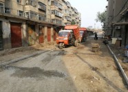 潍坊二毛宿舍路面硬化过半 老旧小区改造工程预计6月中旬结束