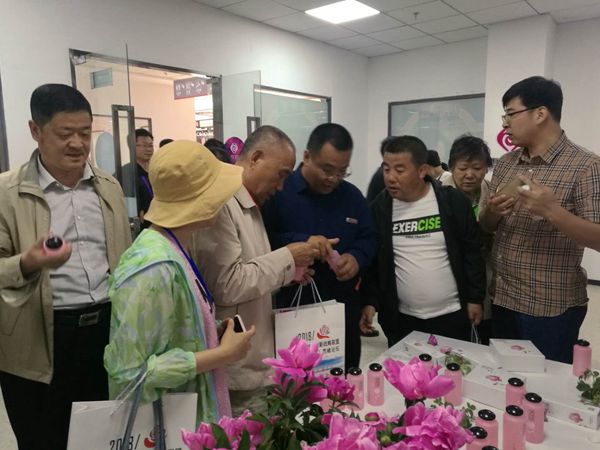 2018中国玫瑰产品博览会开幕 千余企业现场“斗艳”