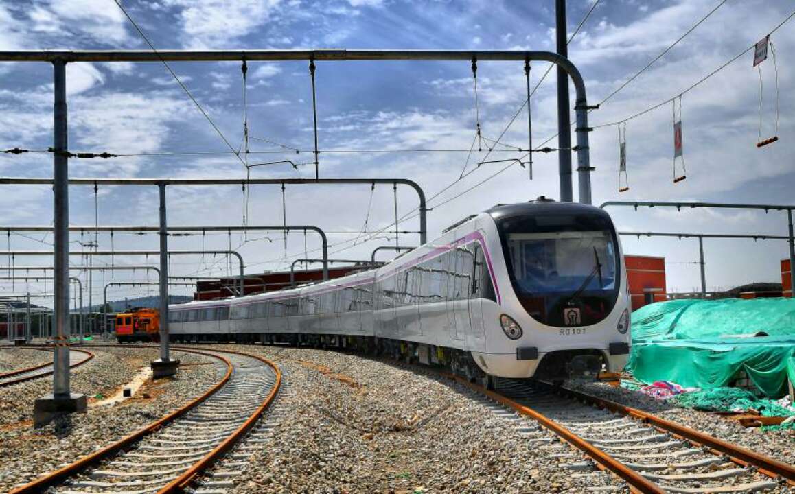 走起！济南R1线首列地铁车“跑”起来啦！