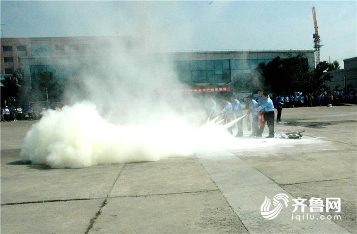 潍坊举行城市公交安全综合应急演练