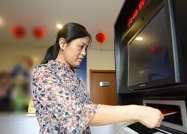 济南：自助取证机进社区 下楼就能领“不动产证”