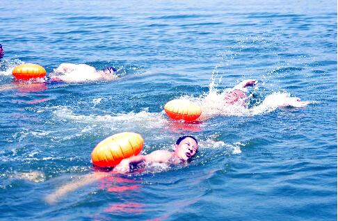 郯城县举办乡村游泳比赛 100余名选手畅游沂河