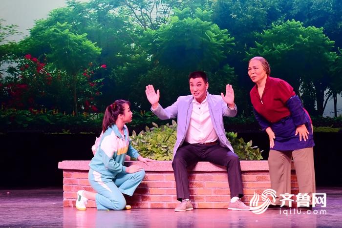 2018年7月23日，山东省茌平县精准扶贫小戏《一个也不拉下》在中国评剧院演出现场。 (21)_副本.jpg