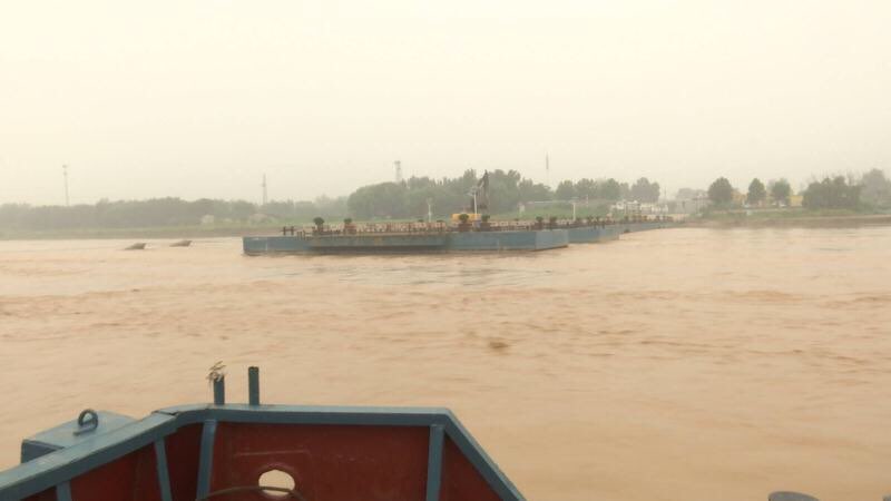 济南泺口浮桥架设浮舟，天气原因预计28日通车