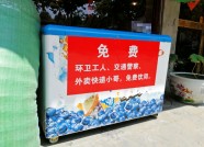 潍坊街头现“爱心冷柜” 环卫工、快递员喝上了“清凉水”