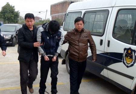 济宁：男子火车上扮“老乡” 诈骗18000元被刑拘