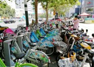 电动车“入侵” 潍坊东风街这处公共自行车站点临时“瘫痪”