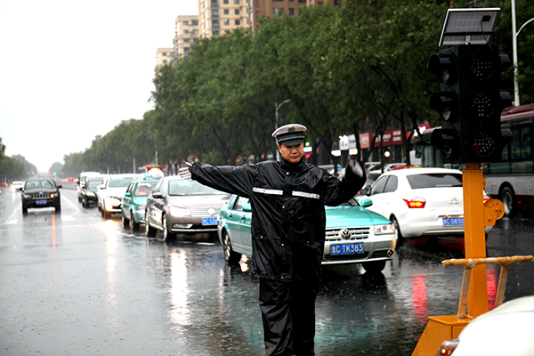 淄博应对“温比亚” 交警部门启动应急预案全员上路保畅通