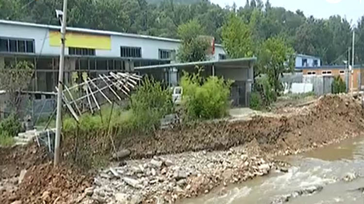 抢险救灾在行动 青州大部分道路和受损桥梁已通行