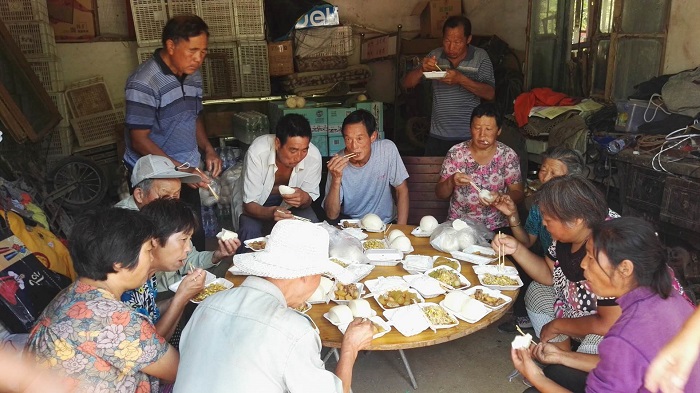 爱心企业送营养午餐进青州灾区 14位厨师备餐12小时