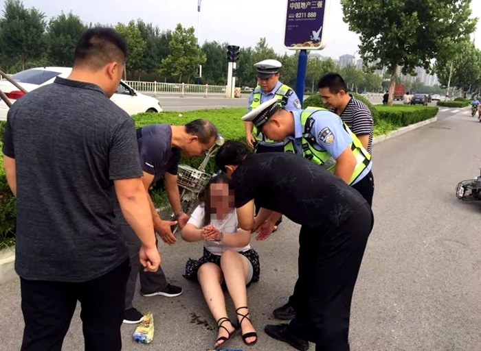 聊城一女子赶考路上车祸受伤 交警紧急护医顺利赴考