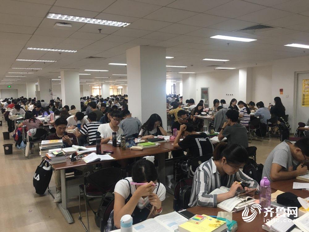 的最多能到300个人"齐鲁工业大学图书馆的党支部书记陈栋田告诉记者