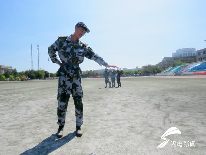 留回忆,建友谊,德州大学生拍创意照"玩转"军训