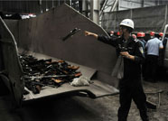 潍坊举行集中统一销毁非法枪爆物品活动 现场销毁枪支545支