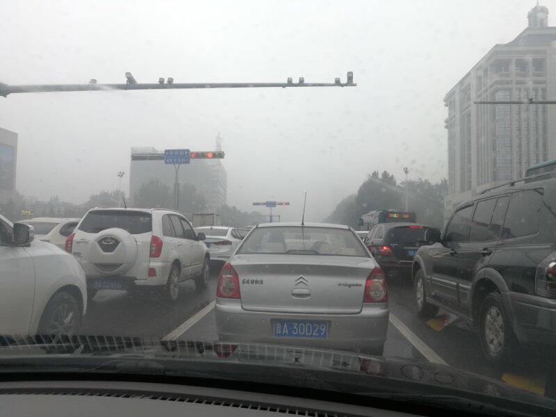济南交警发布国庆交通预警 景区商圈成拥堵重点区域  