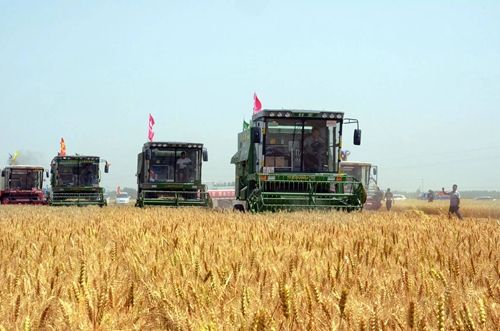 全省17个县被授予全国主要农作物生产全程机械化示范县 