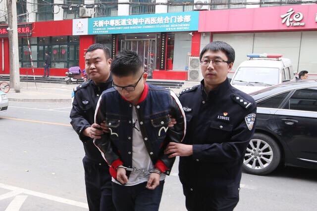 济南警方通报：校园内涉嫌猥亵女生的嫌疑人已经落网