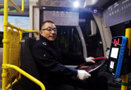 暖！热心市民出手捐赠 寿光300余位公交司机戴上了“爱心手套”