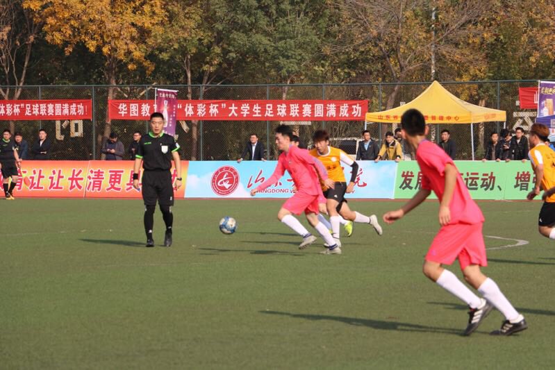 济南长清高校大学生足球联赛举行
