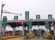 山东：三年内逐步取消除高速公路外政府还贷的国省道收费站