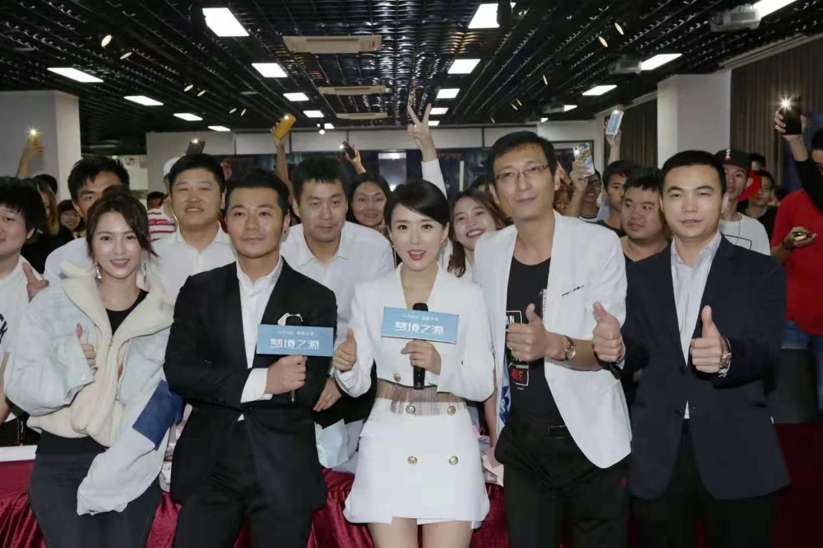 当过演员的他,不仅能"演",而且能"导",是中国第七代导演中的佼佼者