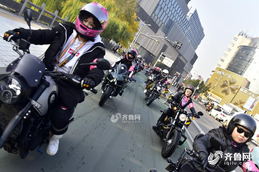 百名女摩托车骑士骑车巡游济南 宣传绿色出行方式