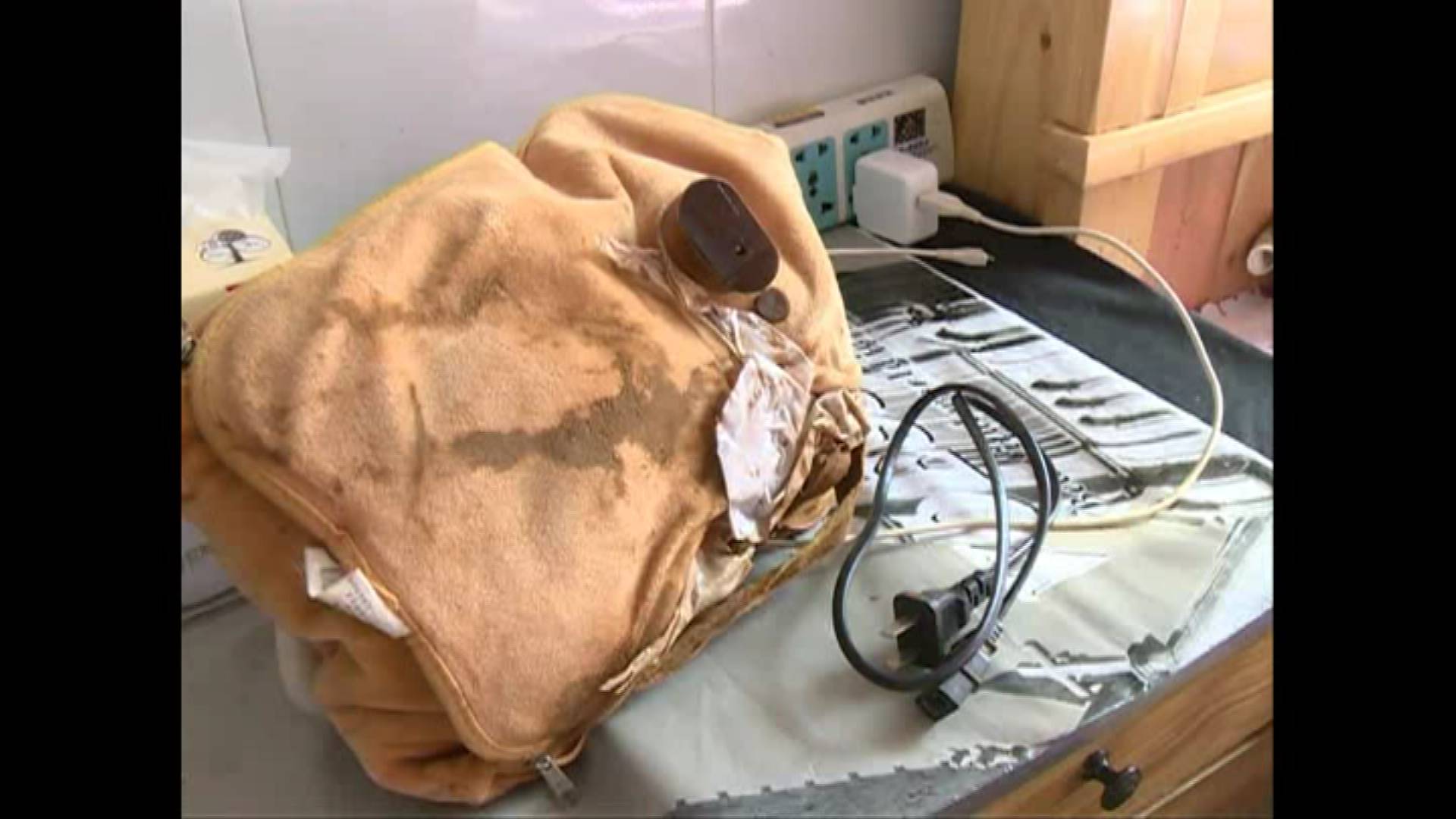 “保温神器”变“凶器” 专家实验：电热丝式加热暖水袋最安全