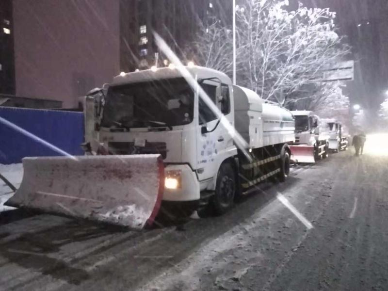 以雪为令 临沂市城市管理局迅速组织清雪铲冰保障市民出行安全