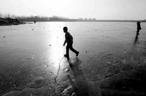 海丽气象吧丨山东道路河湖已结冰 但冰面薄十分危险