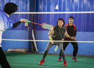 泰山区举办“武羽轮比”羽毛球赛 这样的比赛规则你见过吗？