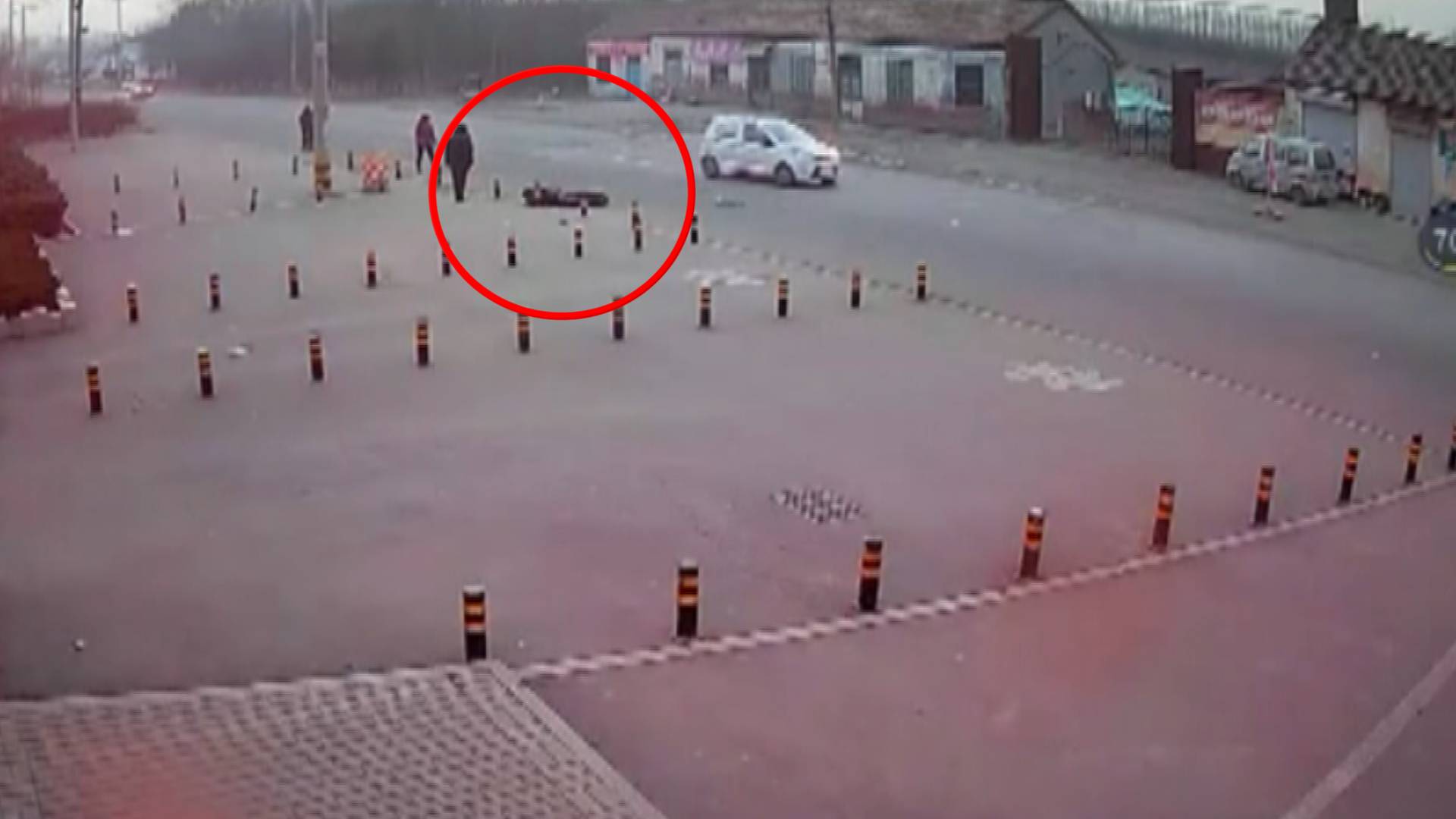 60秒|淄博摩托车司机撞倒老人 将人弃之路边逃逸