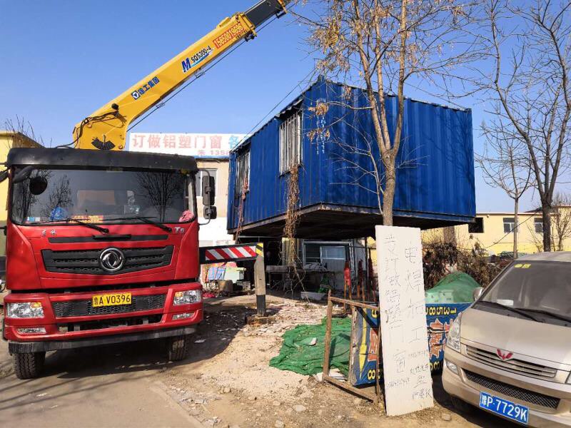济南市中区刘长山路仁里村段20处集装箱被清理