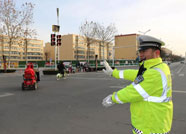 骑非机动车逆行、闯红灯的潍坊人注意了 交警正在严查