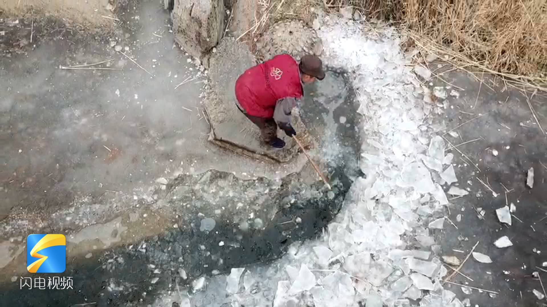 56秒 | 大锤砸冰！济南森林公园为防游客落水出奇招
