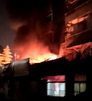 潍坊红旗小区居民楼发生爆燃一人受伤 原因正在调查