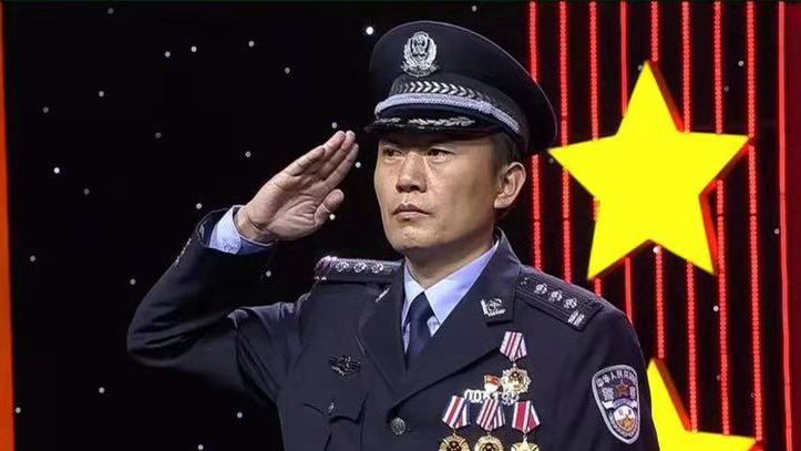 齐鲁最美警察候选人褚洪泉：征服经济专家的经侦“神探”