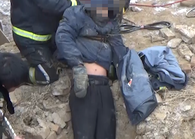 43秒丨淄博一男子掉入10米枯井 被救时还在呼呼大睡