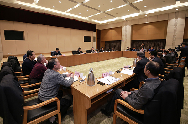周连华参加淄博市政协十二届三次会议经济界别组讨论