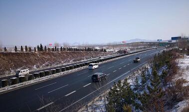 临沂境内高速公路恢复正常通行 七座以上客车和危化品车限行
