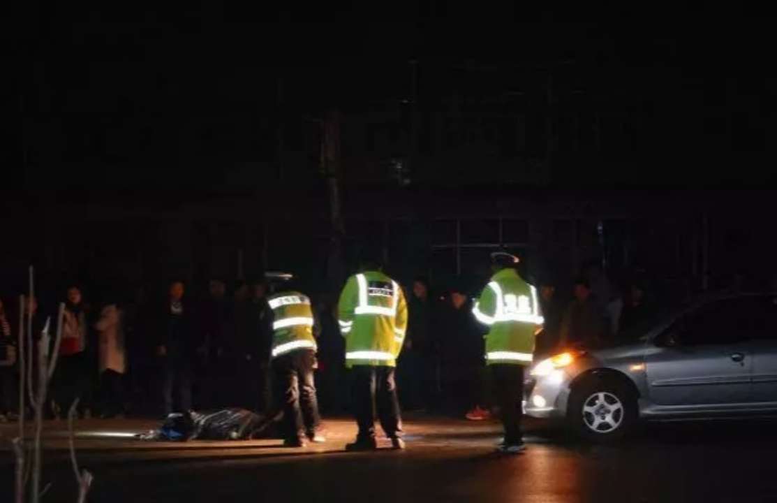 滨州一行人被轿车刮倒又被大货相撞身亡 两嫌疑人肇事逃逸被抓获