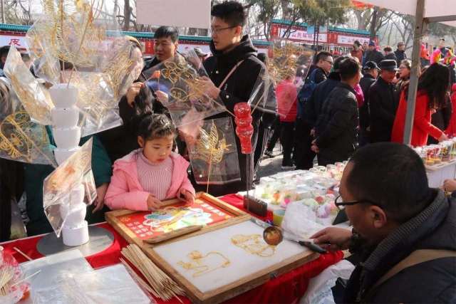 春节黄金周第六天济南主要景区游人如织，短途出行精彩纷呈