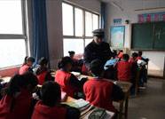 开学第一课：青州交警带交通安全知识进课堂