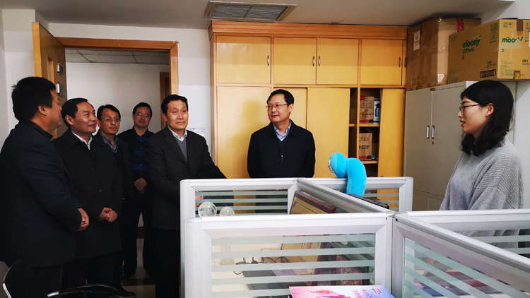 中共泰安市委常委、宣传部长刘洪海到山东广播电视台泰安记者站走访慰问