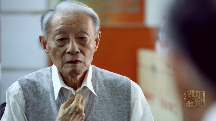 91岁的退休老教授：保持良好形象是对病人和自己的尊重