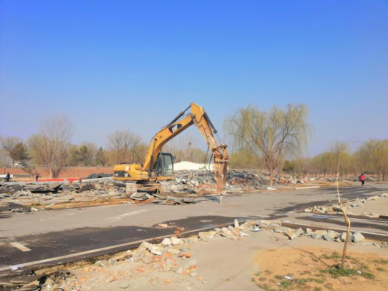历城区组织对黄河母亲公园周边违建进行拆除 总面积超5万平